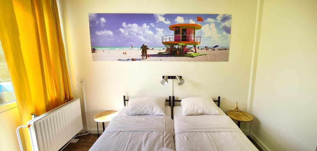 The Flying Pig Beach Hostel ノールトウェイク エクステリア 写真