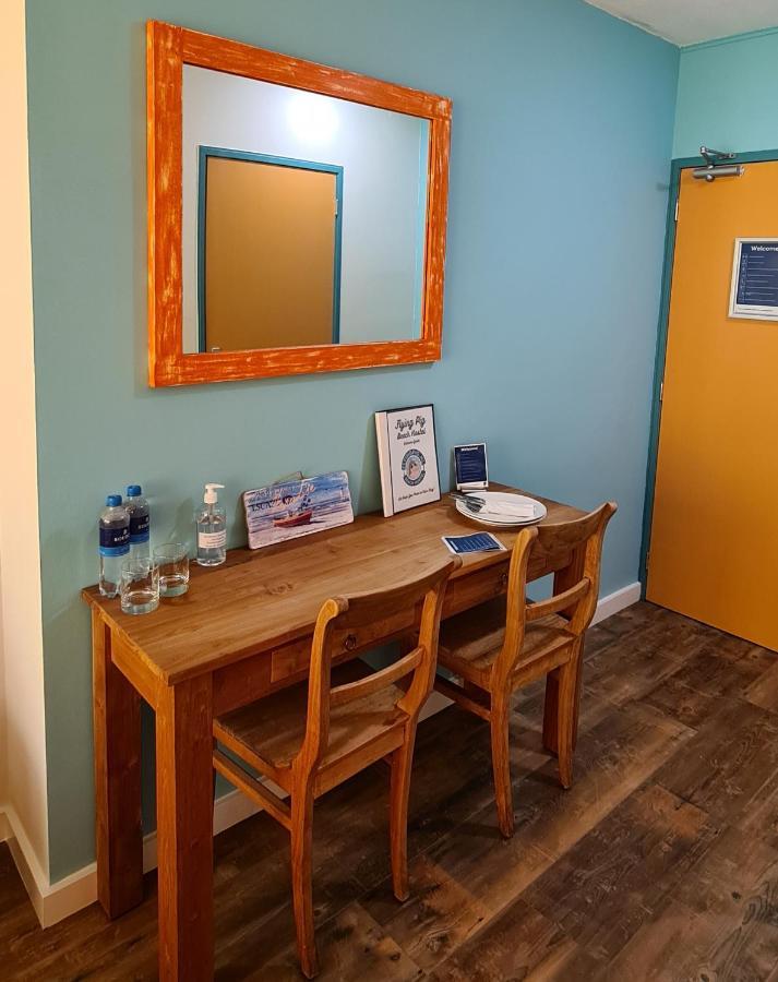 The Flying Pig Beach Hostel ノールトウェイク エクステリア 写真