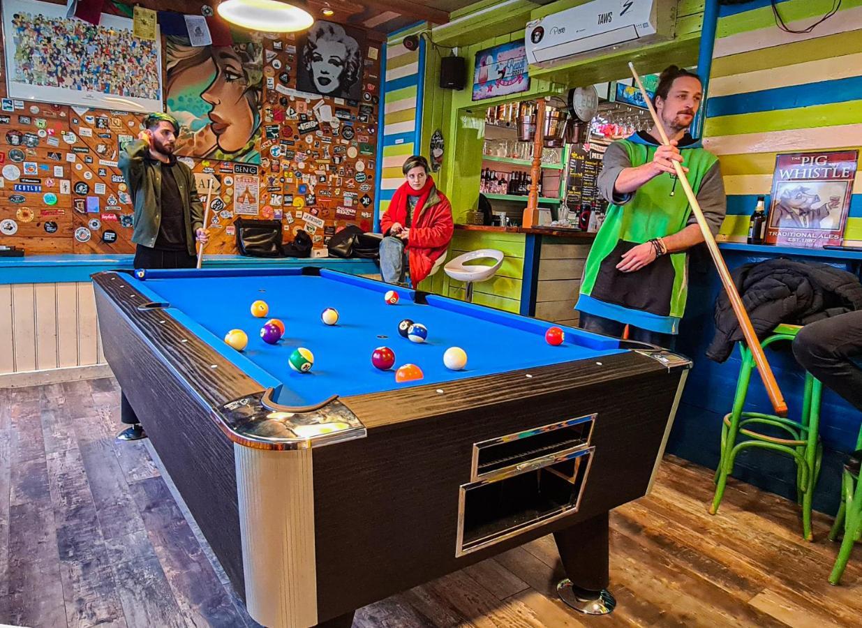The Flying Pig Beach Hostel ノールトウェイク エクステリア 写真