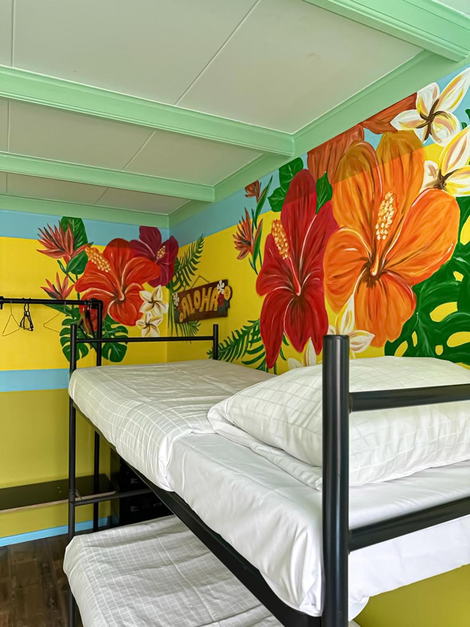 The Flying Pig Beach Hostel ノールトウェイク エクステリア 写真