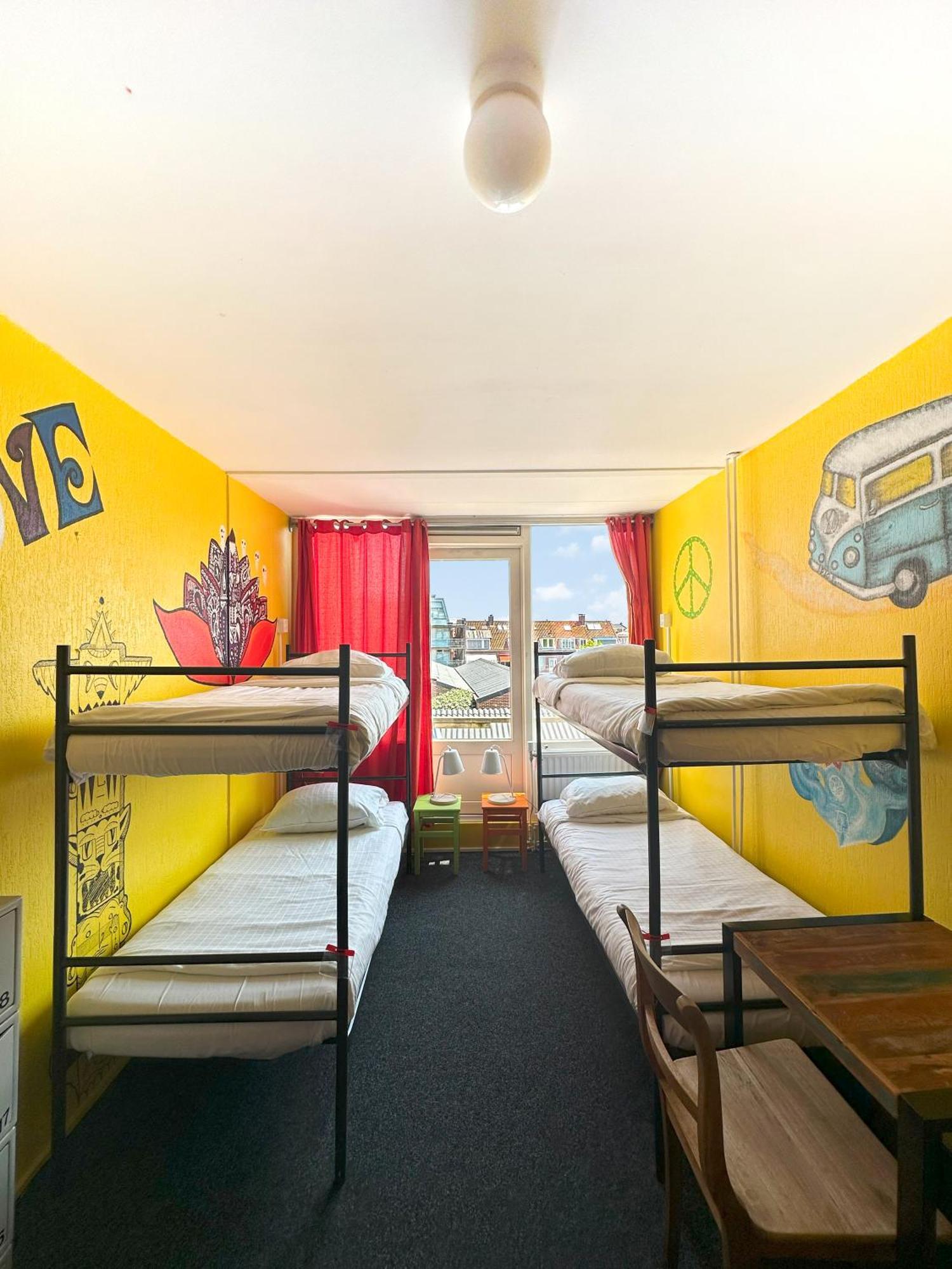 The Flying Pig Beach Hostel ノールトウェイク エクステリア 写真