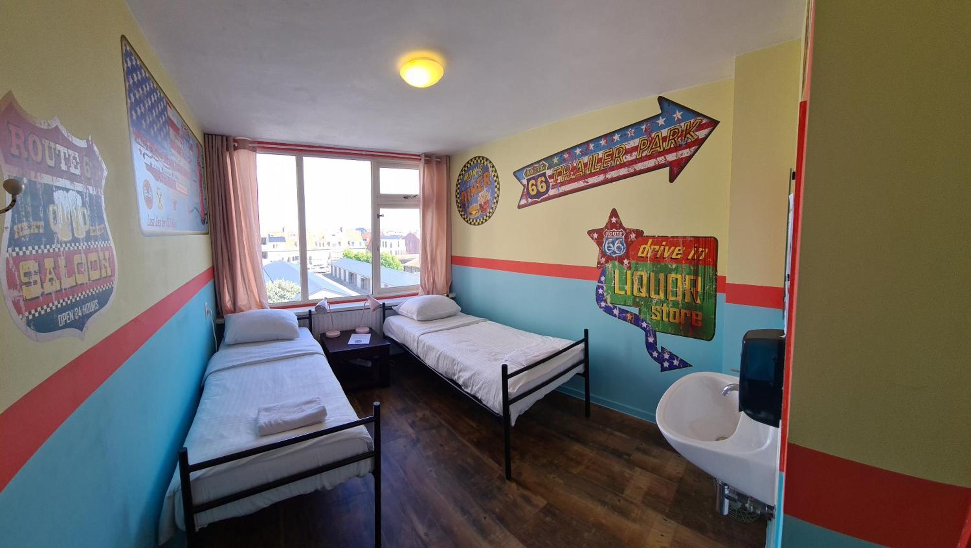 The Flying Pig Beach Hostel ノールトウェイク エクステリア 写真