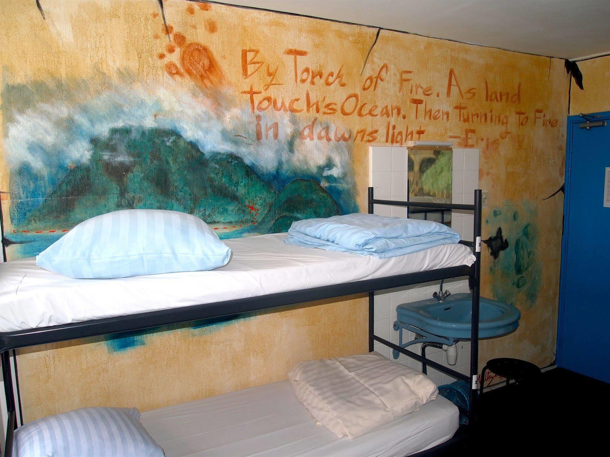 The Flying Pig Beach Hostel ノールトウェイク エクステリア 写真