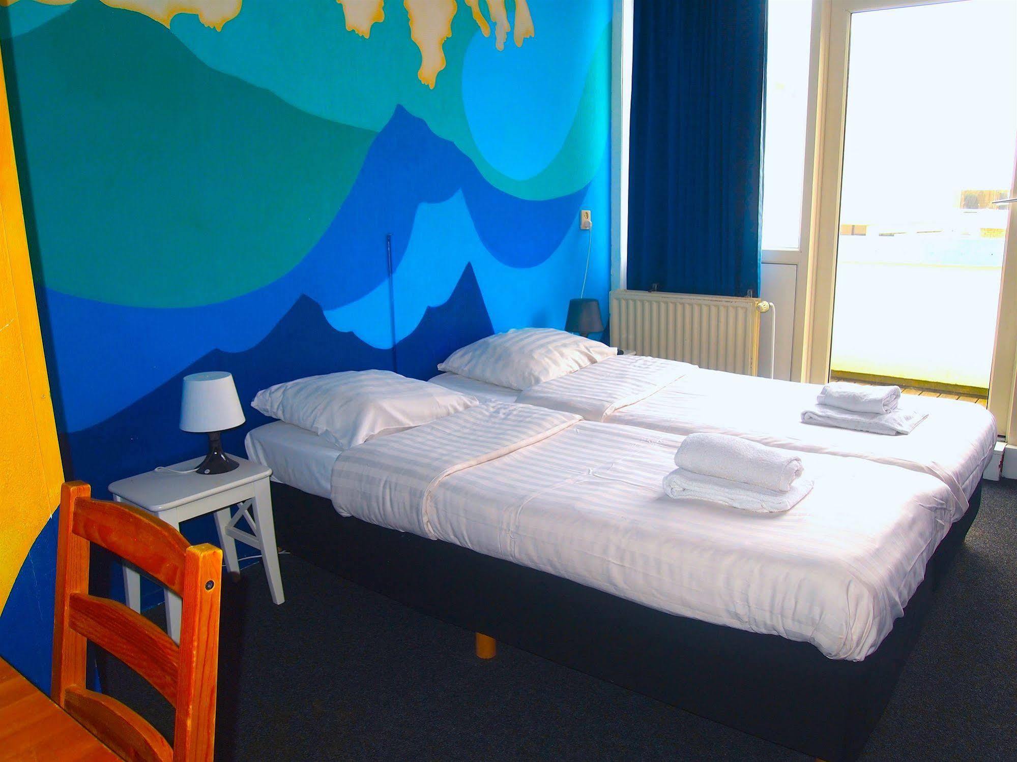The Flying Pig Beach Hostel ノールトウェイク エクステリア 写真