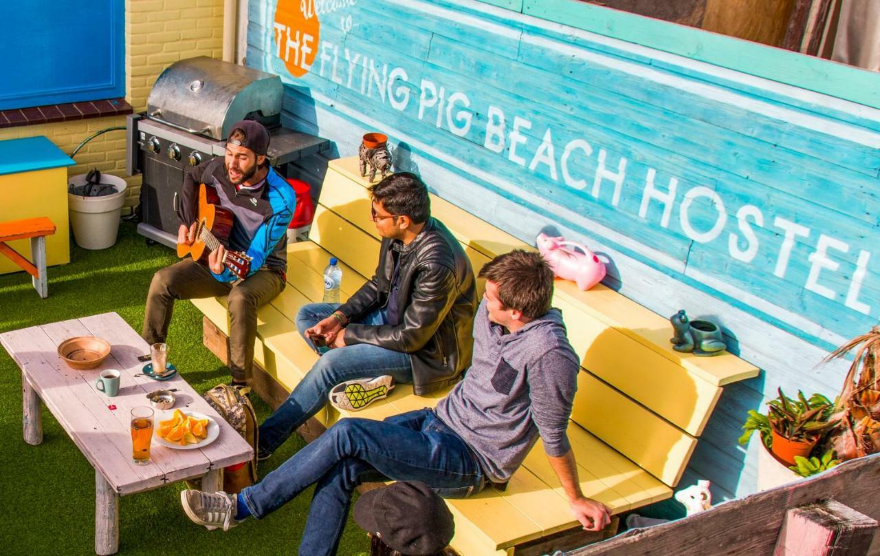 The Flying Pig Beach Hostel ノールトウェイク エクステリア 写真